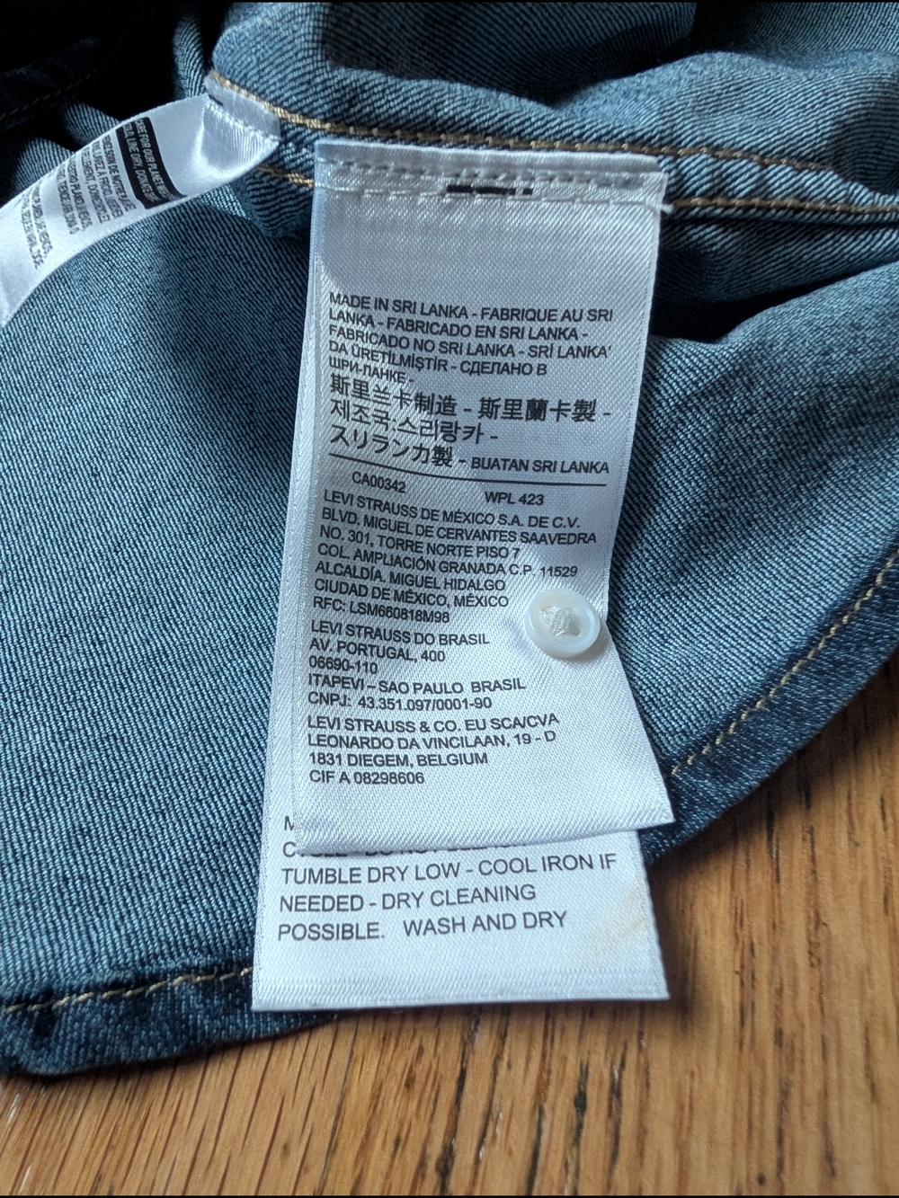 Levi's Dark Blue Denim Button-Up Western Shirt - Picture 4 of 8
